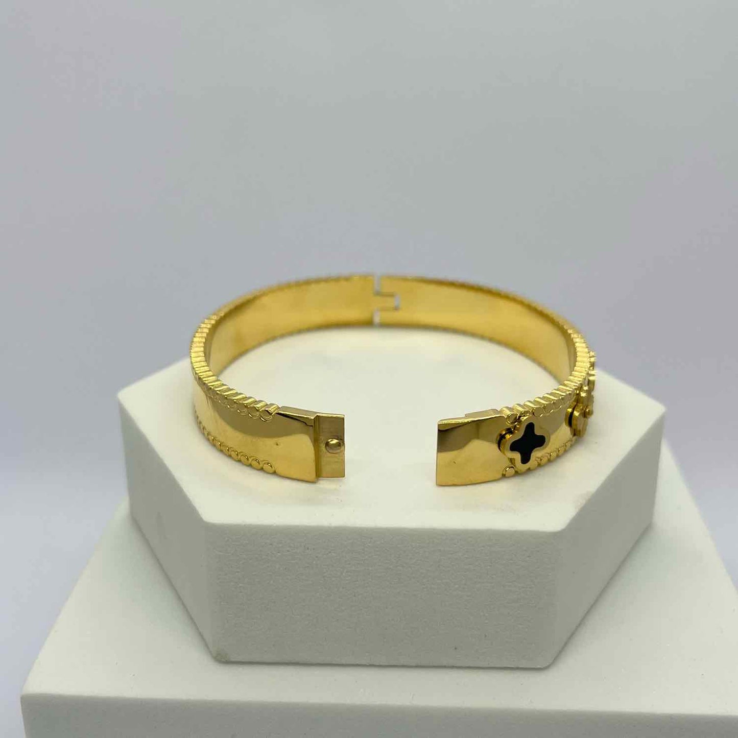 Gold Plated Anti-Tarnish Flower Design Bracelate