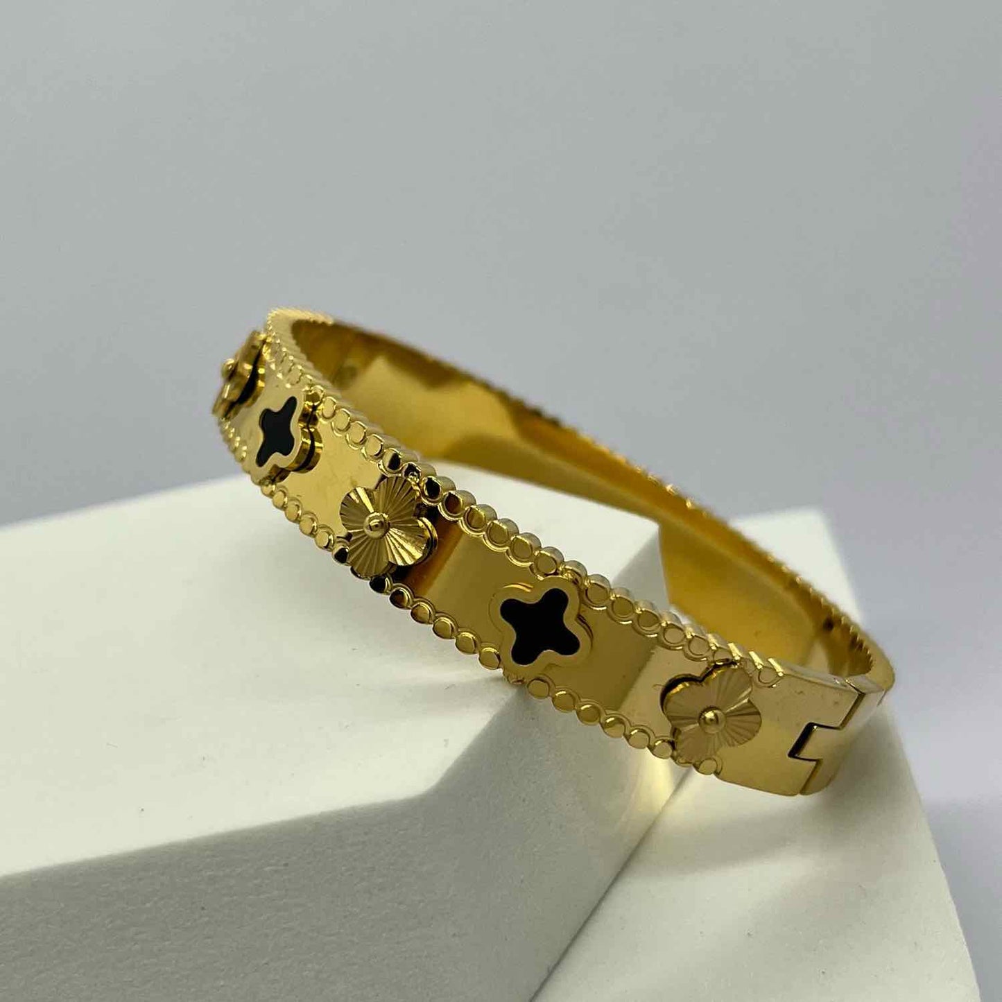 Gold Plated Anti-Tarnish Flower Design Bracelate