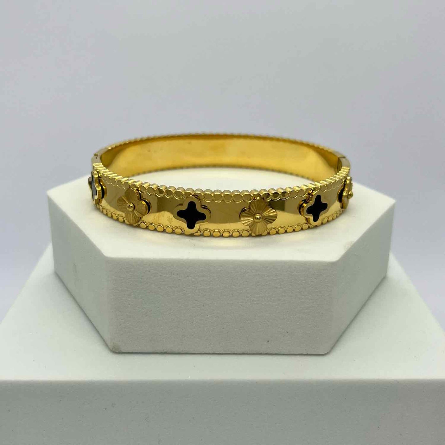 Gold Plated Anti-Tarnish Flower Design Bracelate