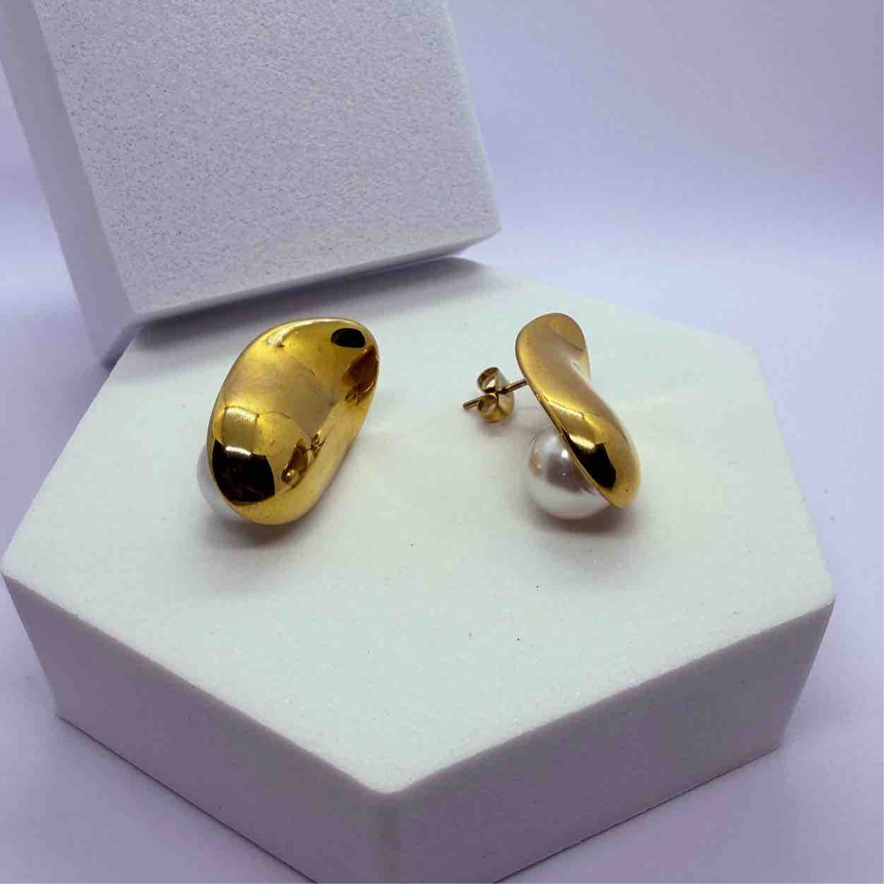 Pearl Stud Earrings: Elegant Minimalist Jewelry